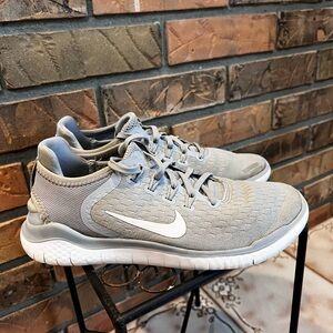 Nike Wonens Gray Running Shoes
